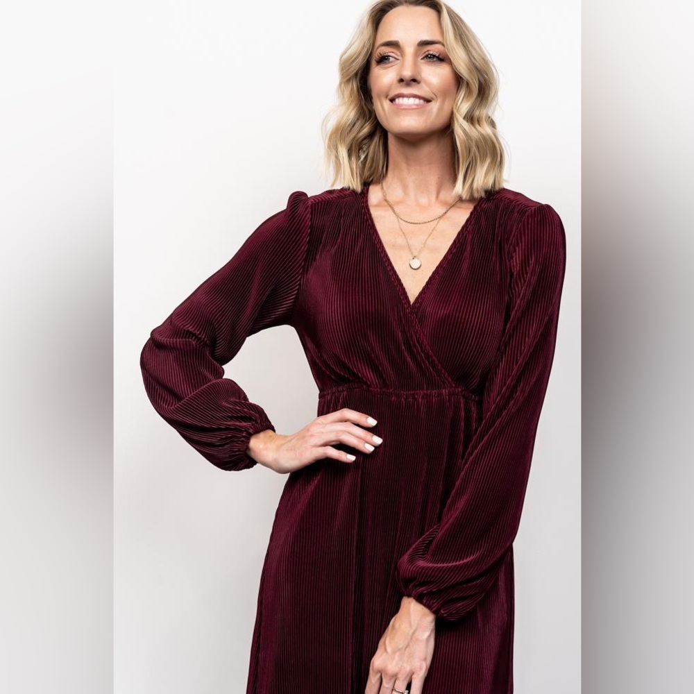 Venus Pleated Maxi Dress Mulberry Size Small